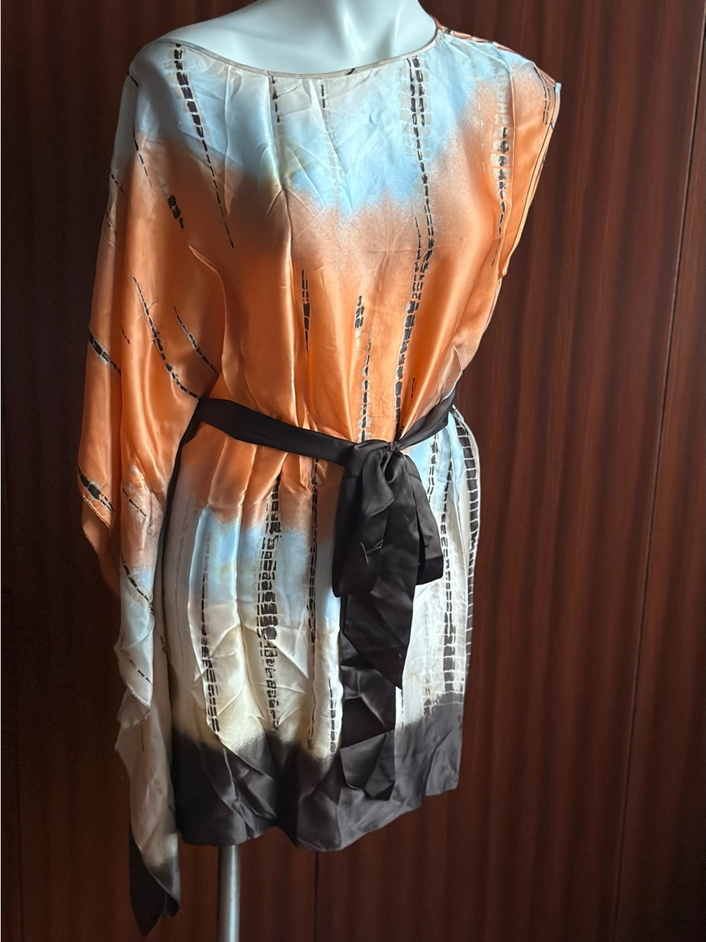 NWT BCBGMAXAZRIA satin/silk gradient/ cardigan  with  a tie waist in size S/M